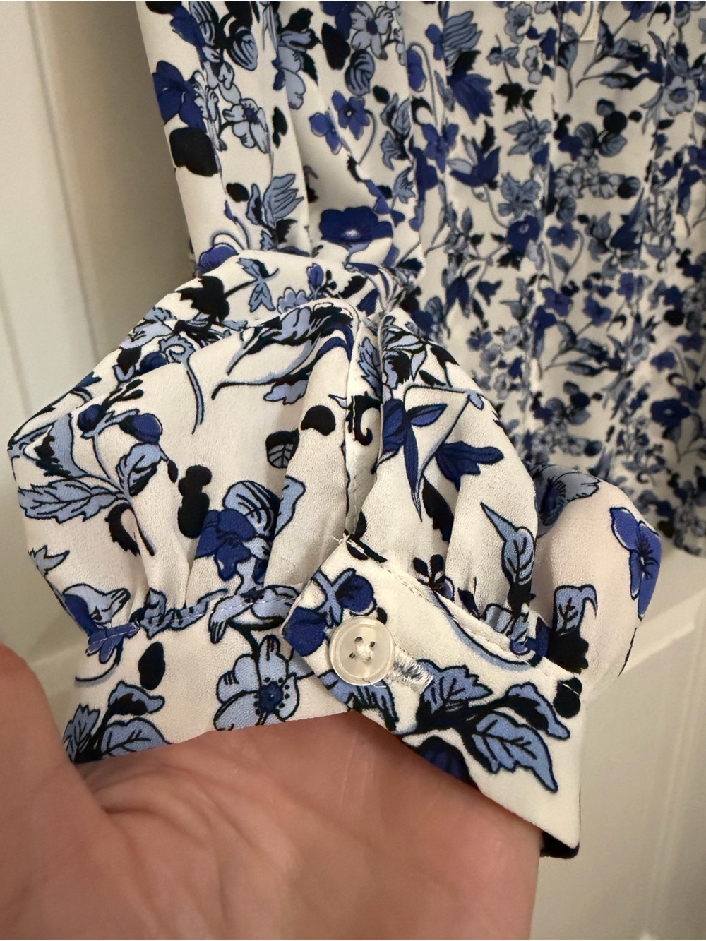 Talbots Blue and Cream Lace Embroidered Trim Floral Blouse Sz Large - Picture 6 of 17
